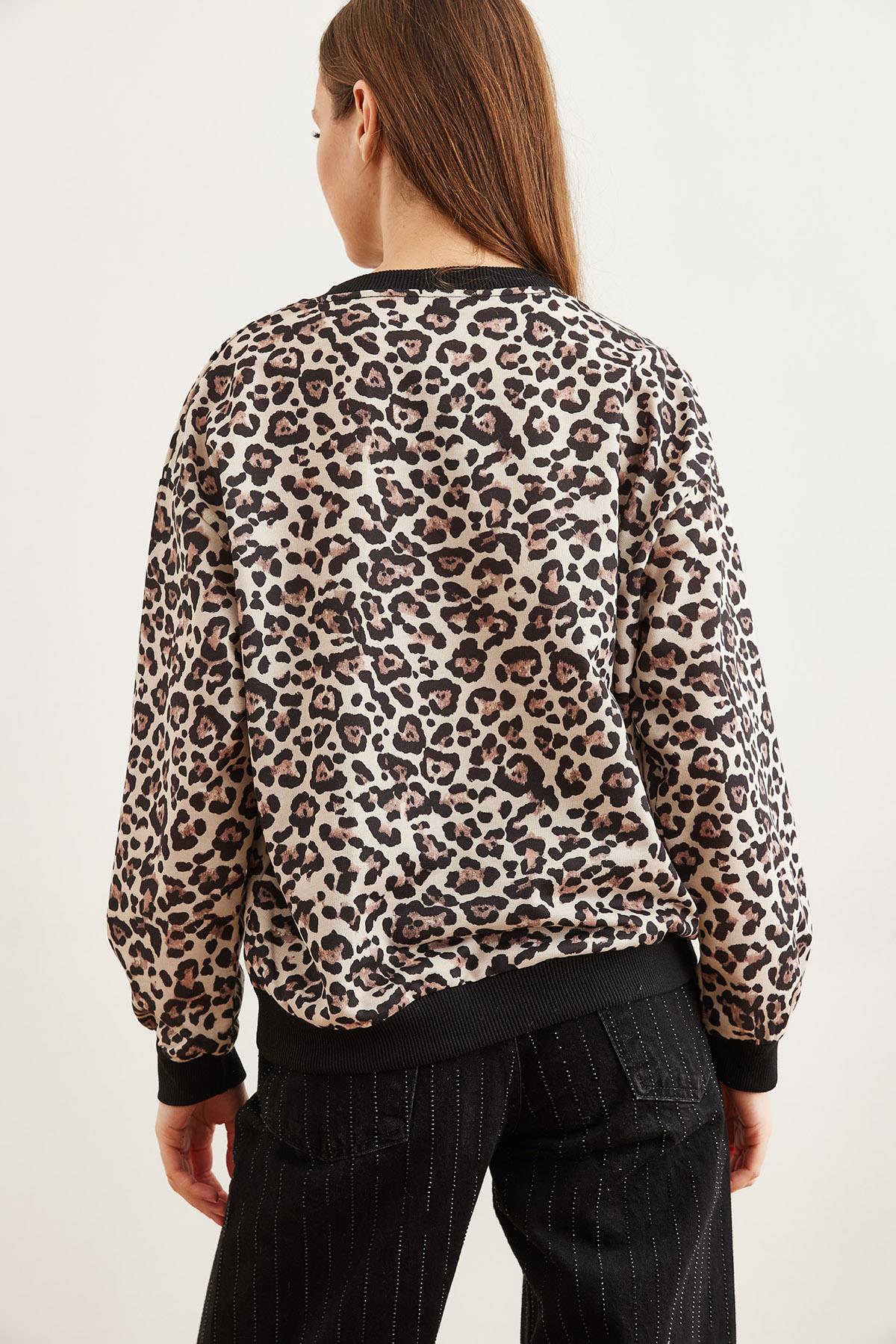 Basic Yumuşak Dokulu Salaş Sweatshirt Bej Leopar