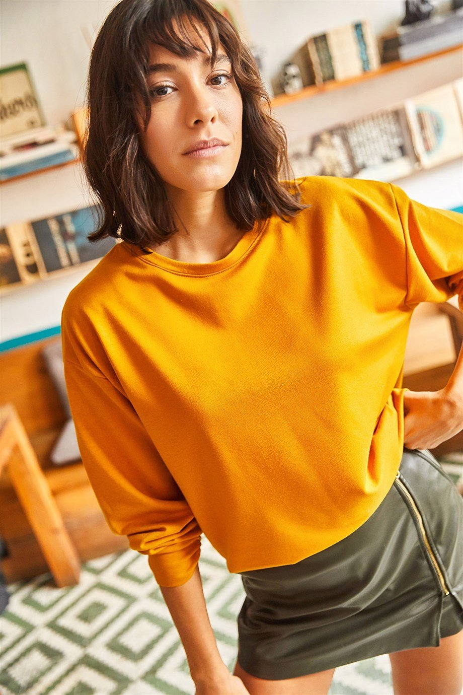Basic Yumuşak Dokulu Salaş Sweatshirt Düz Hardal