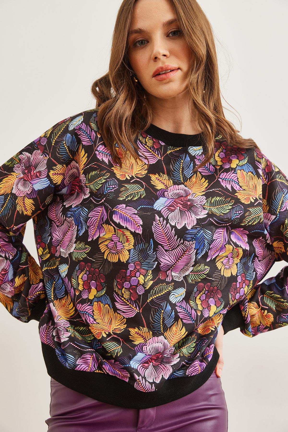 Basic Yumuşak Dokulu Salaş Sweatshirt Floral Siyah