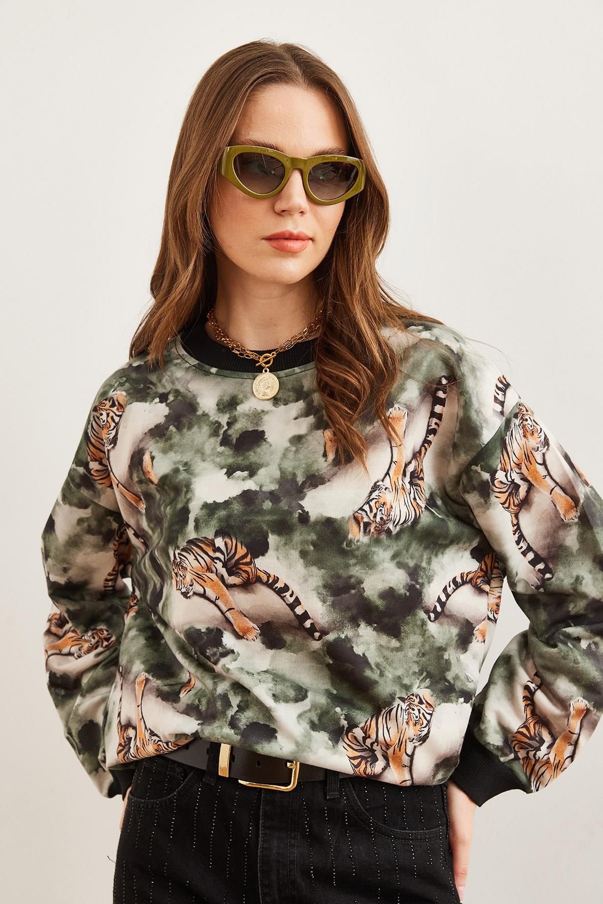 Basic Yumuşak Dokulu Salaş Sweatshirt Batik Leopar