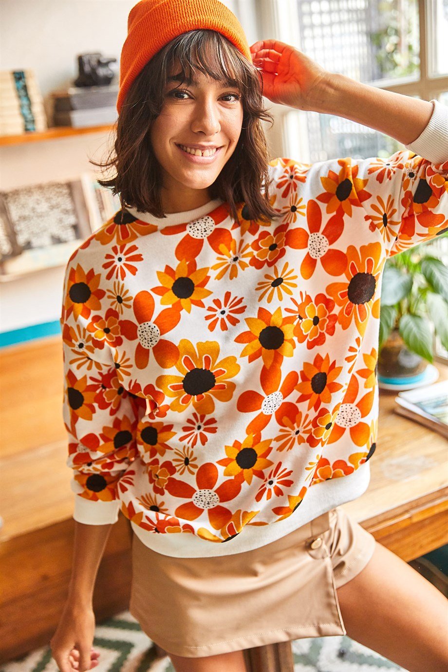 Basic Yumuşak Dokulu Salaş Sweatshirt Çiçekli Ekru
