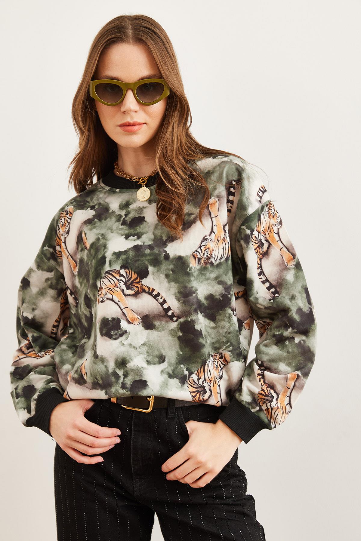 Basic Yumuşak Dokulu Salaş Sweatshirt Batik Leopar
