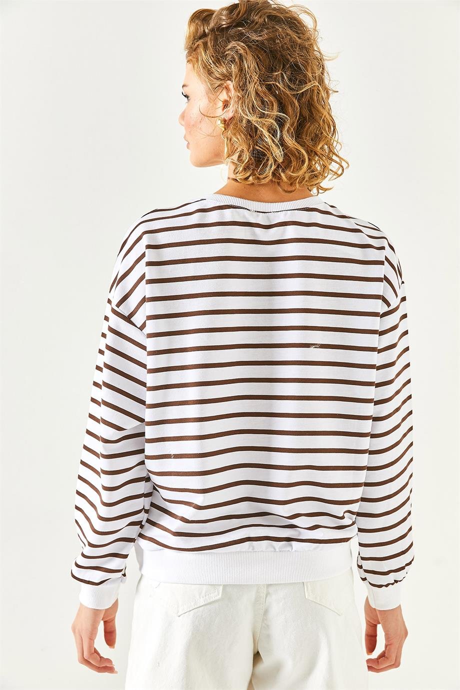 Basic Yumuşak Dokulu Salaş Sweatshirt Beyaz Acı Kahve