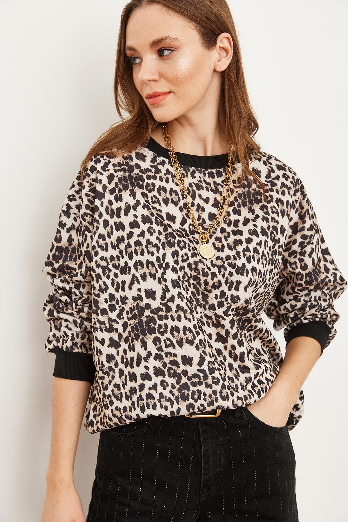 Basic Yumuşak Dokulu Salaş Sweatshirt Ekru Leopar