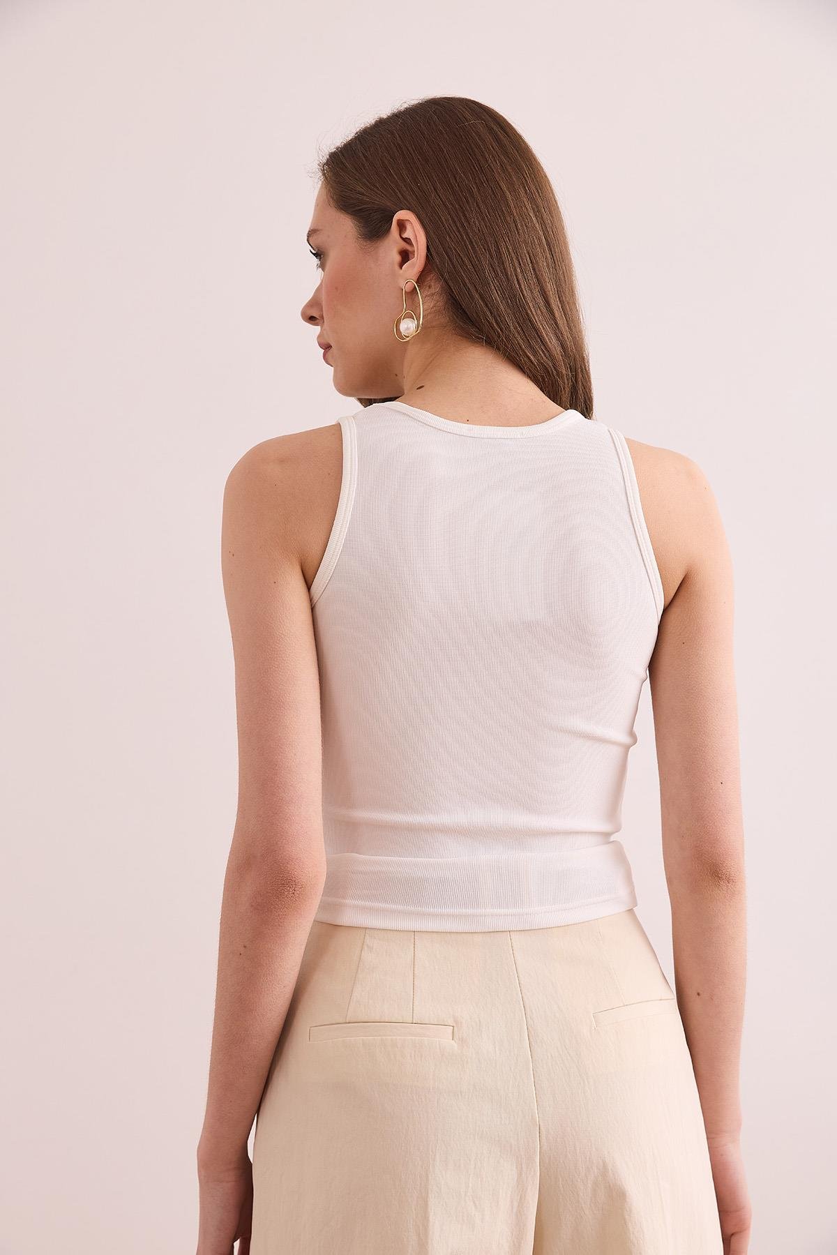Baskı Taşlı İnce Fitilli Crop Bluz Beyaz