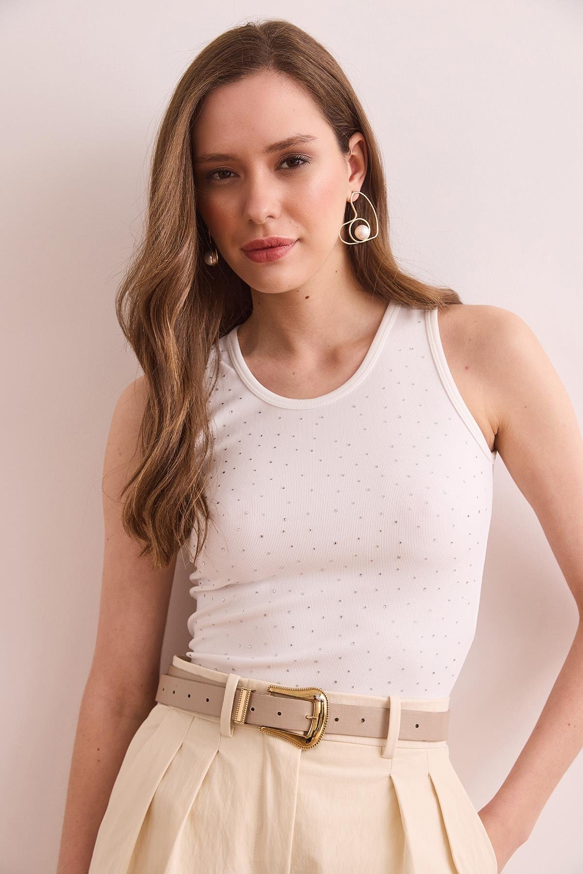 Baskı Taşlı İnce Fitilli Crop Bluz Beyaz