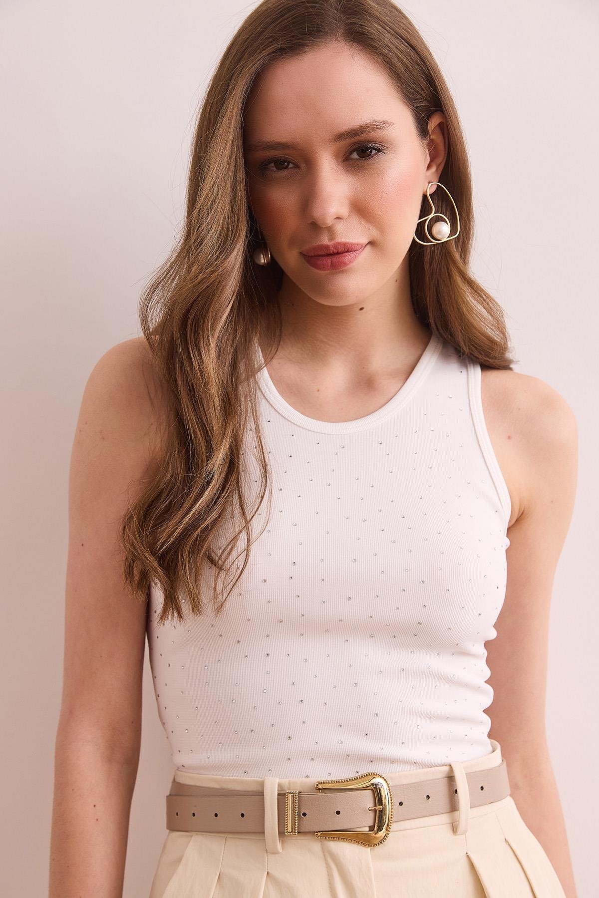 Baskı Taşlı İnce Fitilli Crop Bluz Beyaz