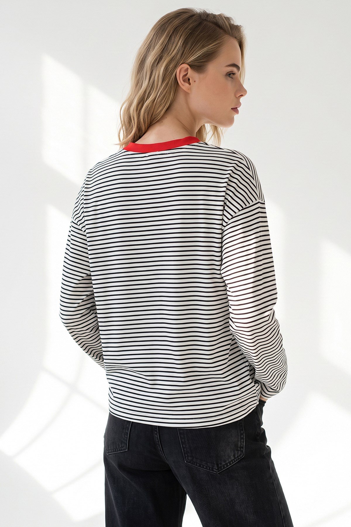 Baskılı Arma Detaylı Pamuk Çizgili Sweatshirt Beyaz