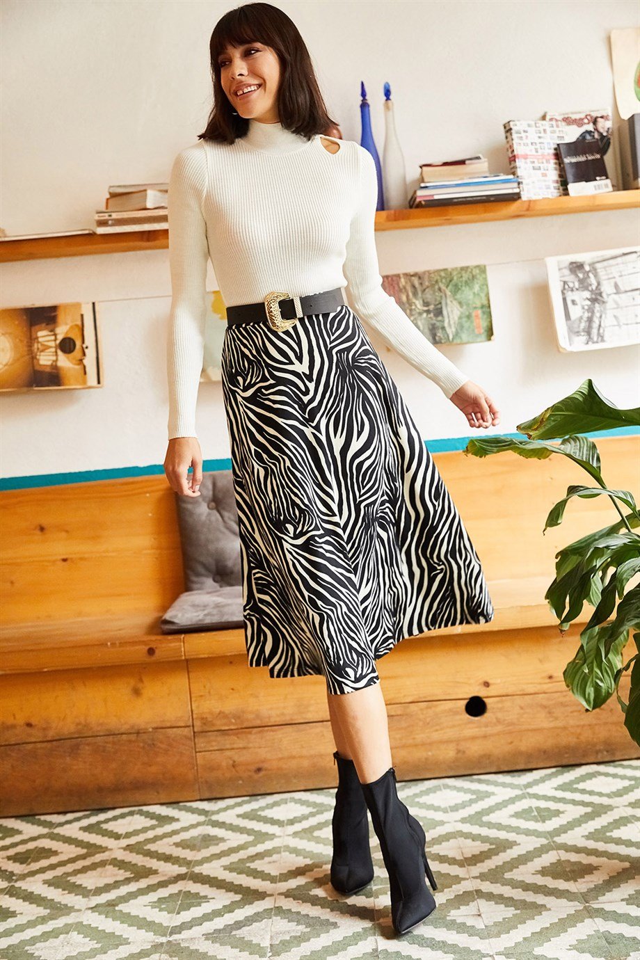 Beli Lastikli Süet Dokulu Çan Etek Zebra Siyah