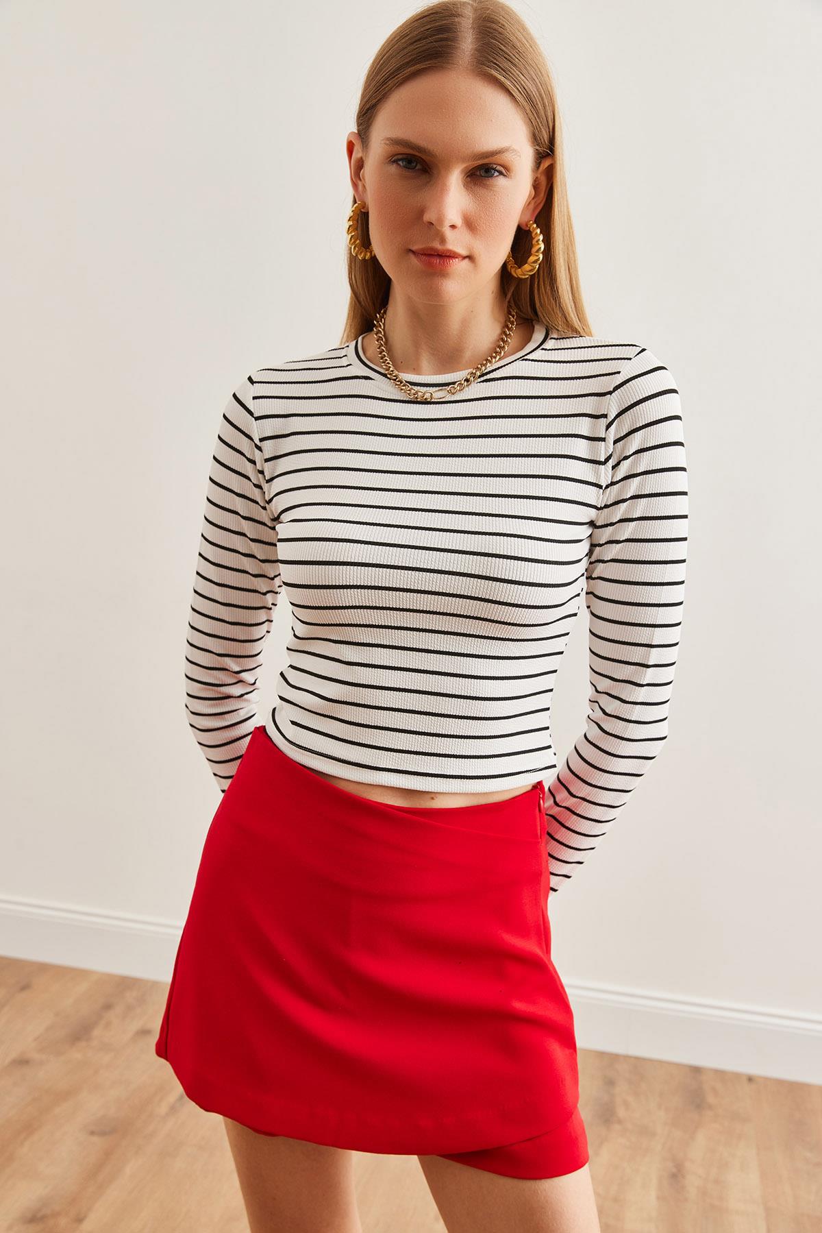 Bisiklet Yaka Burgu Crop Bluz Çizgili Beyaz