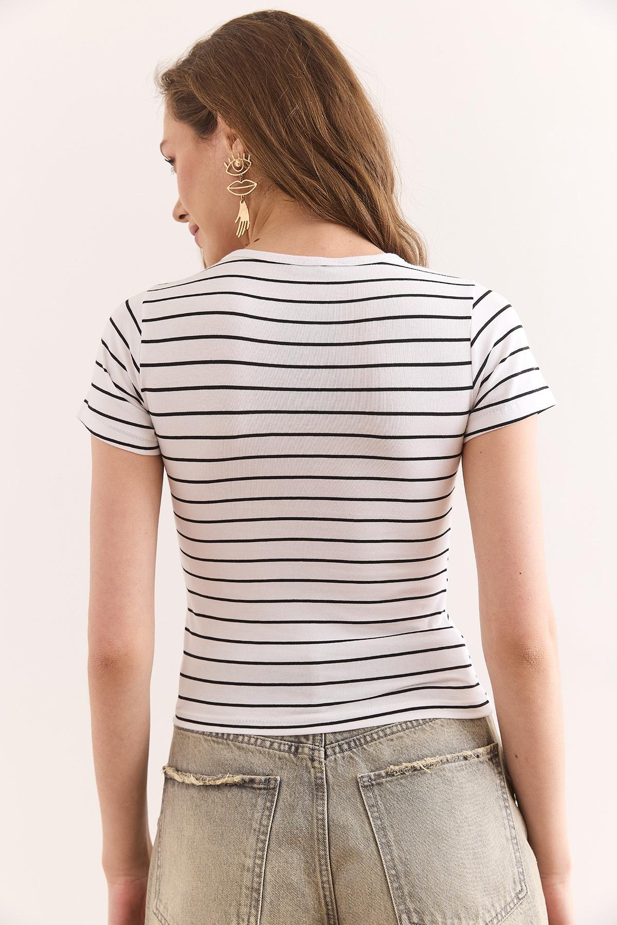 Bisiklet Yaka Çizgili Crop Pamuk Tişört Beyaz