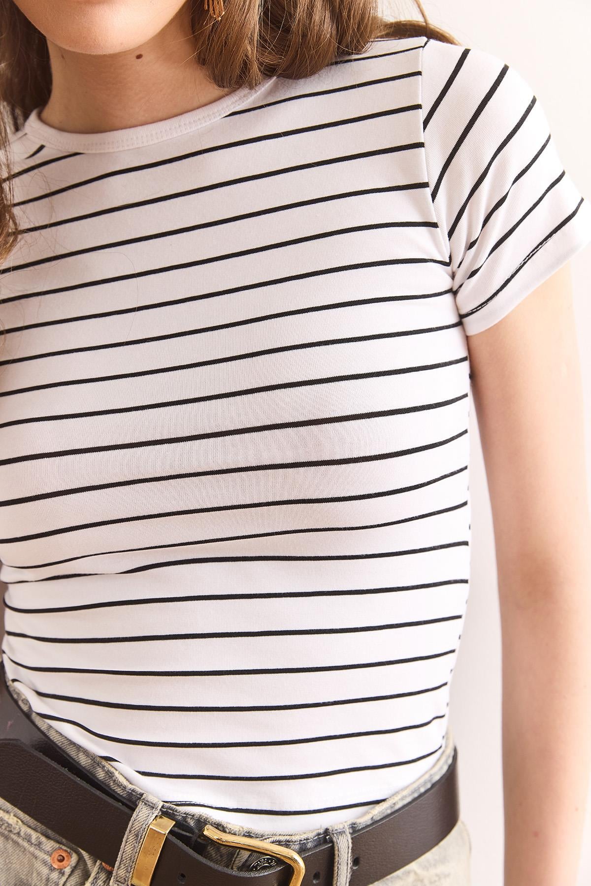 Bisiklet Yaka Çizgili Crop Pamuk Tişört Beyaz