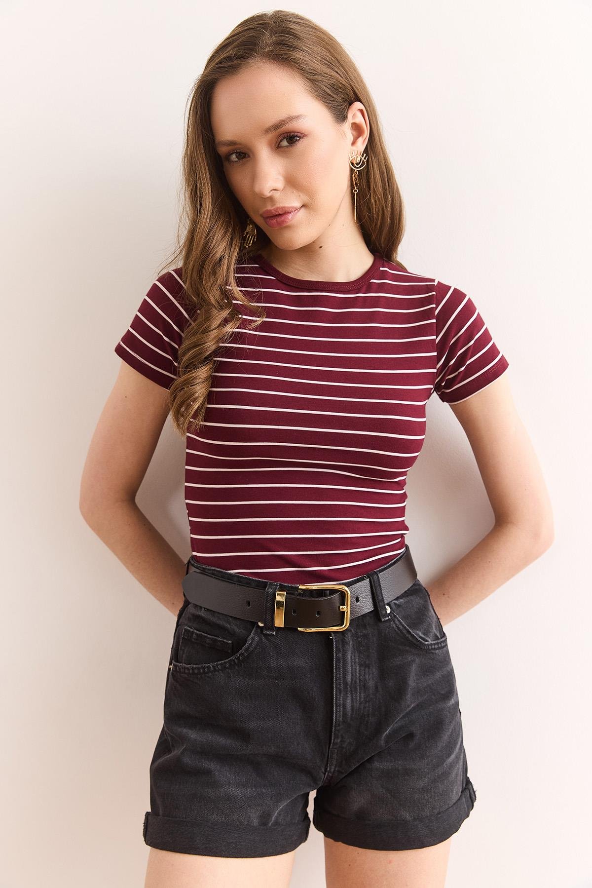 Bisiklet Yaka Çizgili Crop Pamuk Tişört Bordo