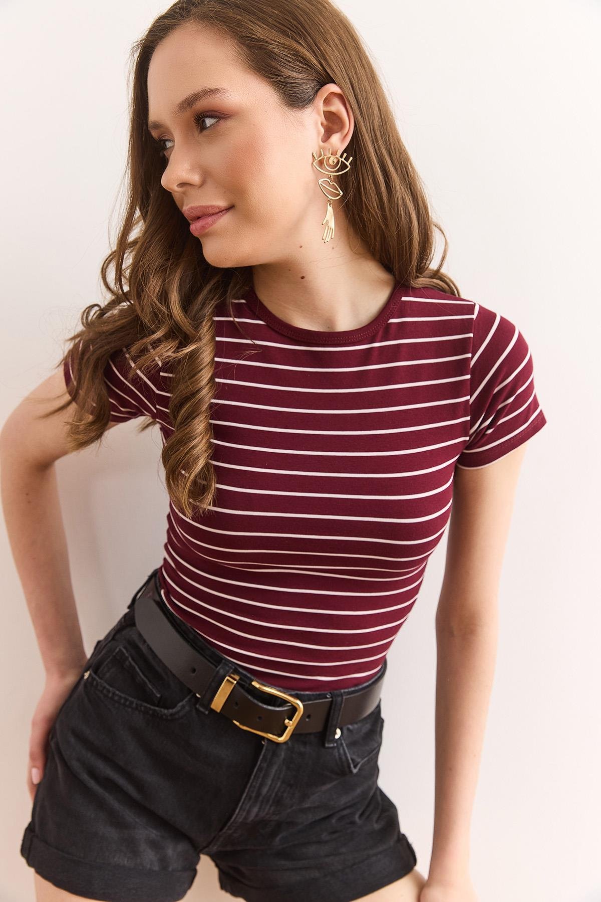 Bisiklet Yaka Çizgili Crop Pamuk Tişört Bordo