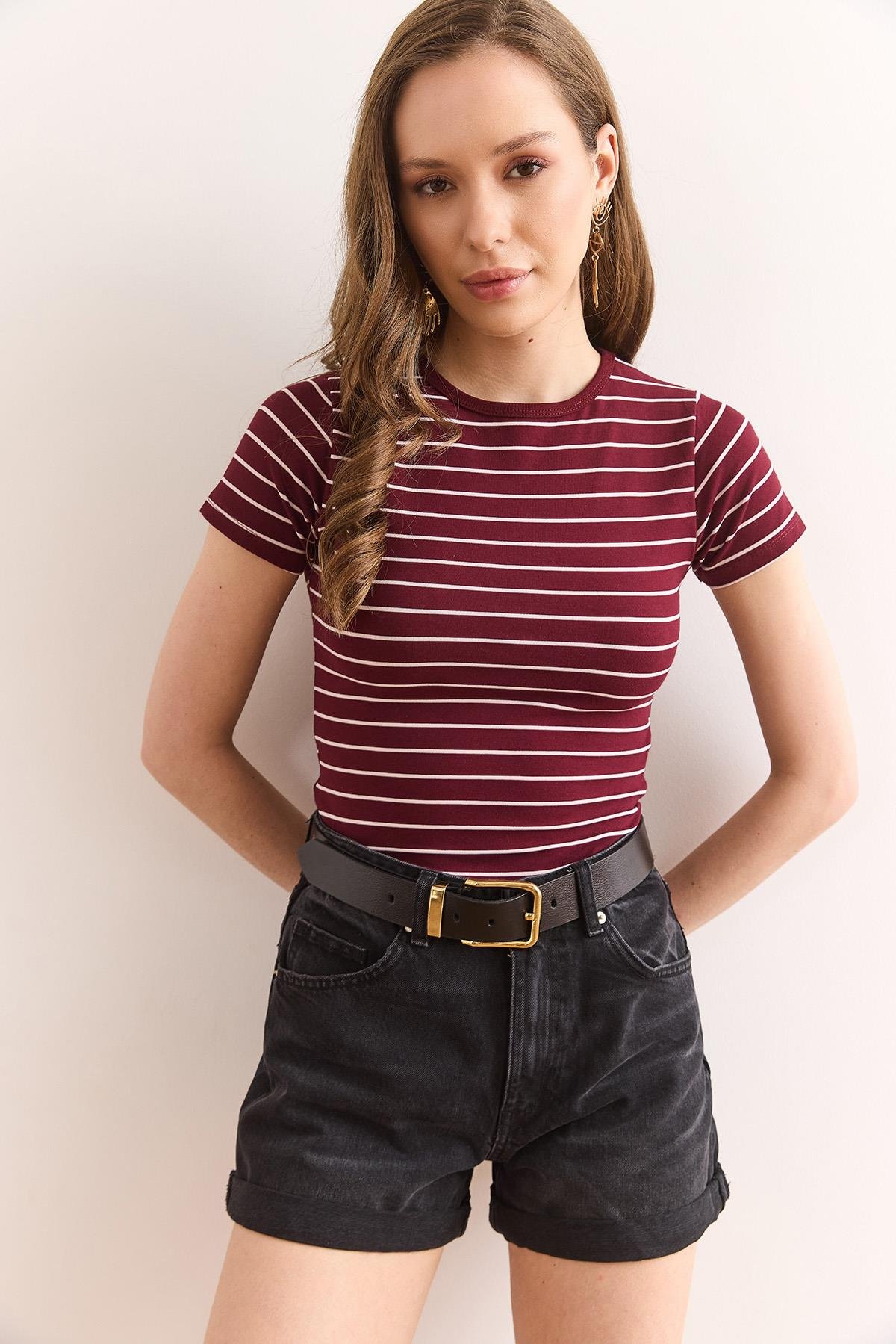 Bisiklet Yaka Çizgili Crop Pamuk Tişört Bordo