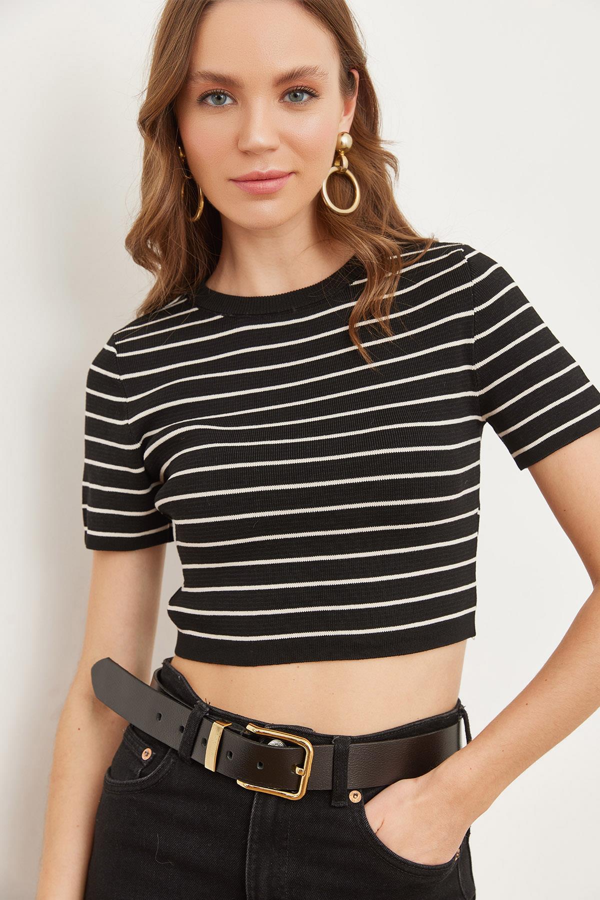 Bisiklet Yaka Çizgili Crop Triko Bluz Siyah