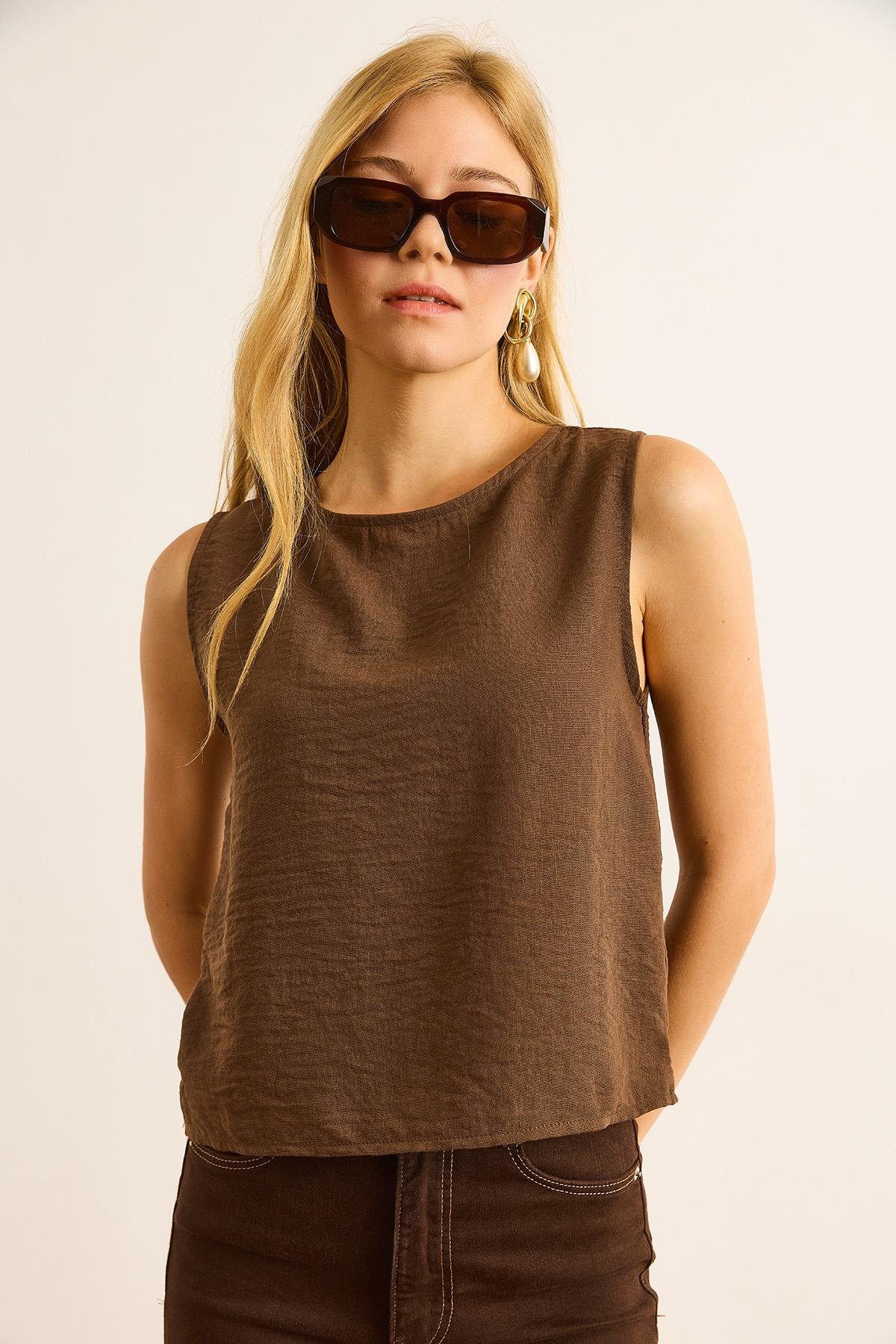 Bisiklet Yaka Dokulu Crop Bluz Kahverengi