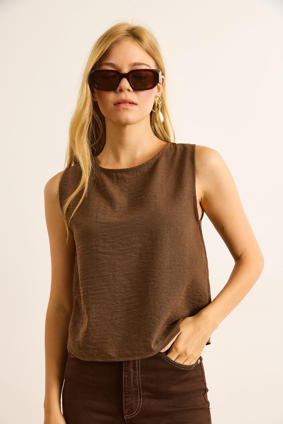 Bisiklet Yaka Dokulu Crop Bluz Kahverengi