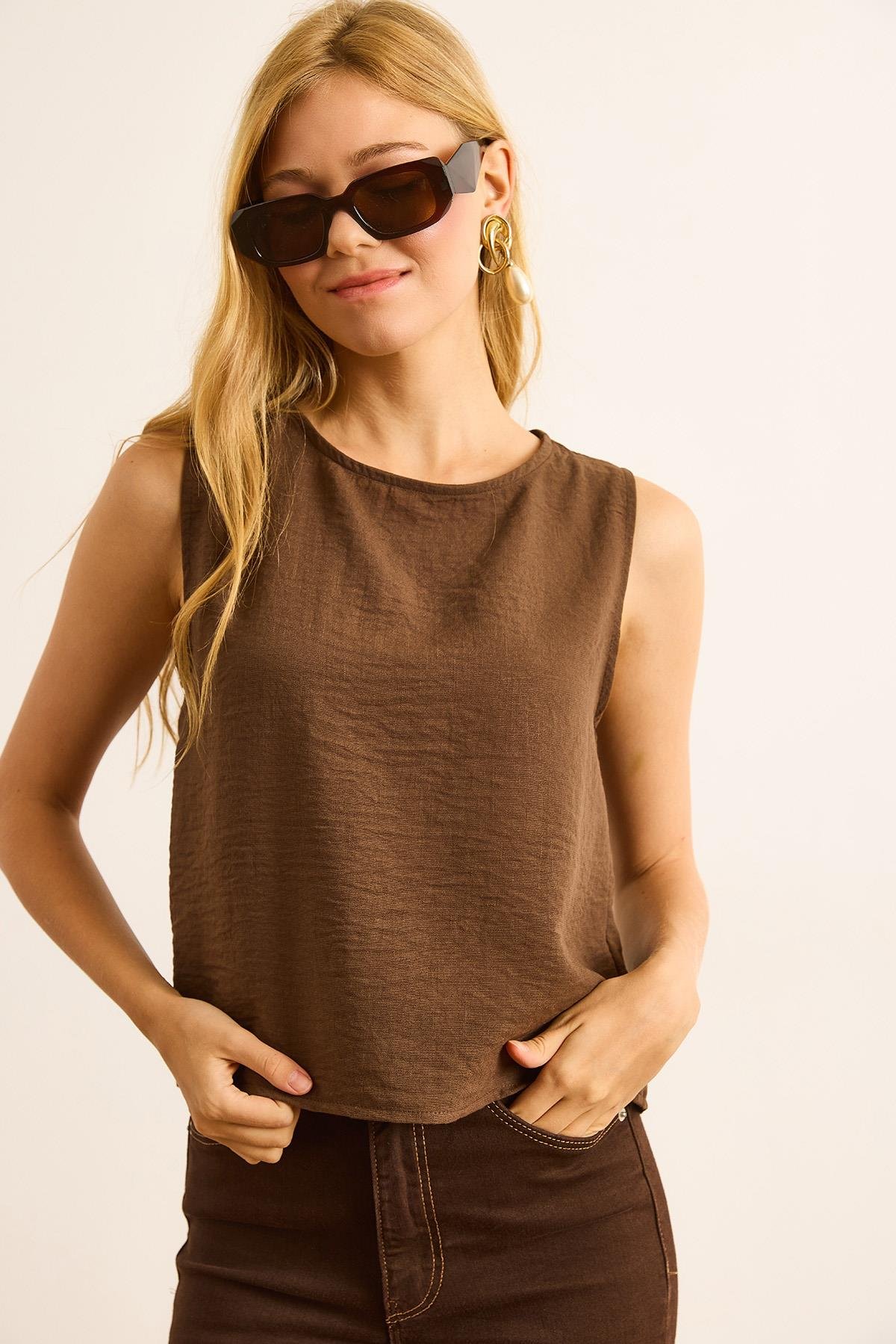 Bisiklet Yaka Dokulu Crop Bluz Kahverengi