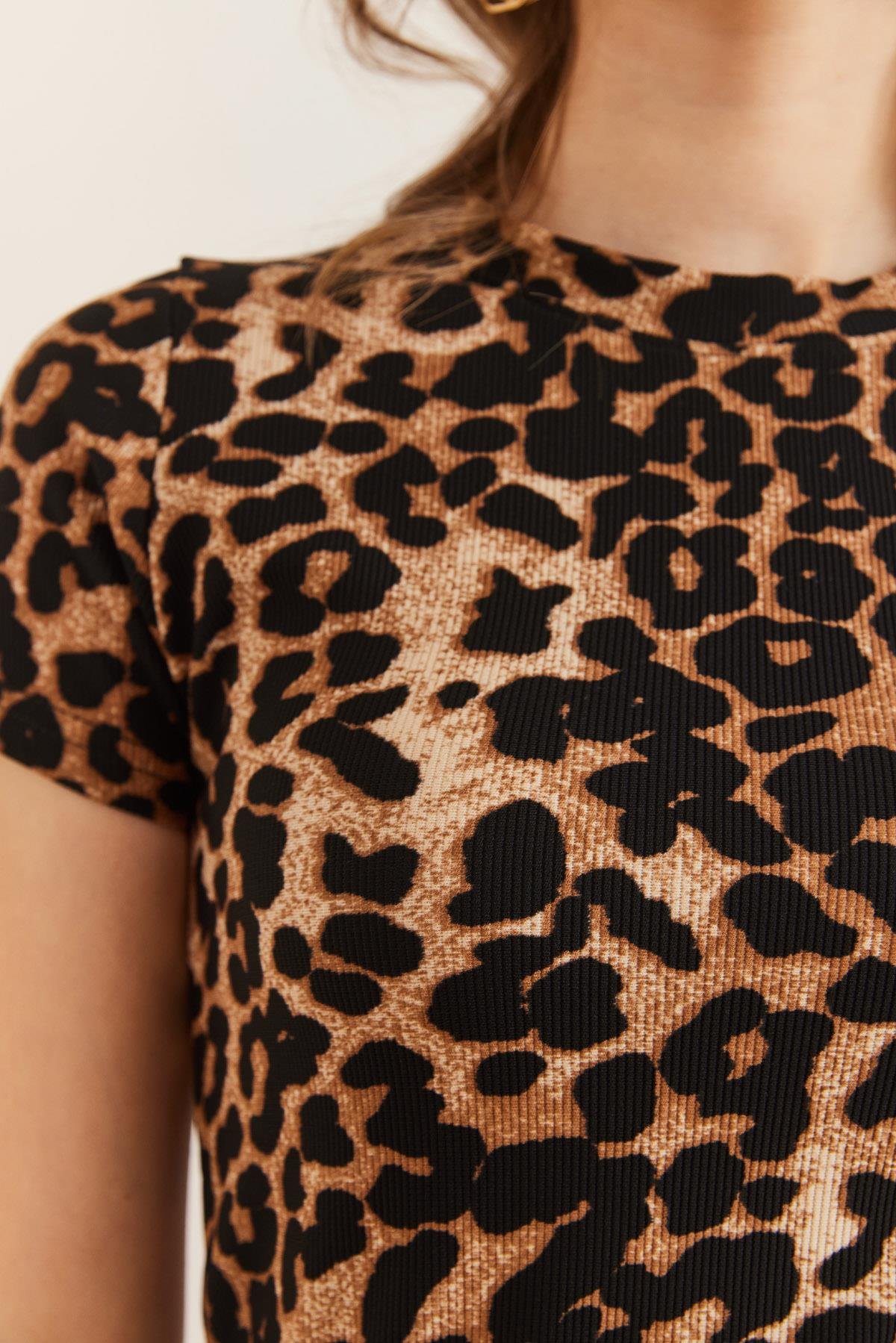 Bisiklet Yaka Kısa Kollu Leopar Tişört Leopar Taş