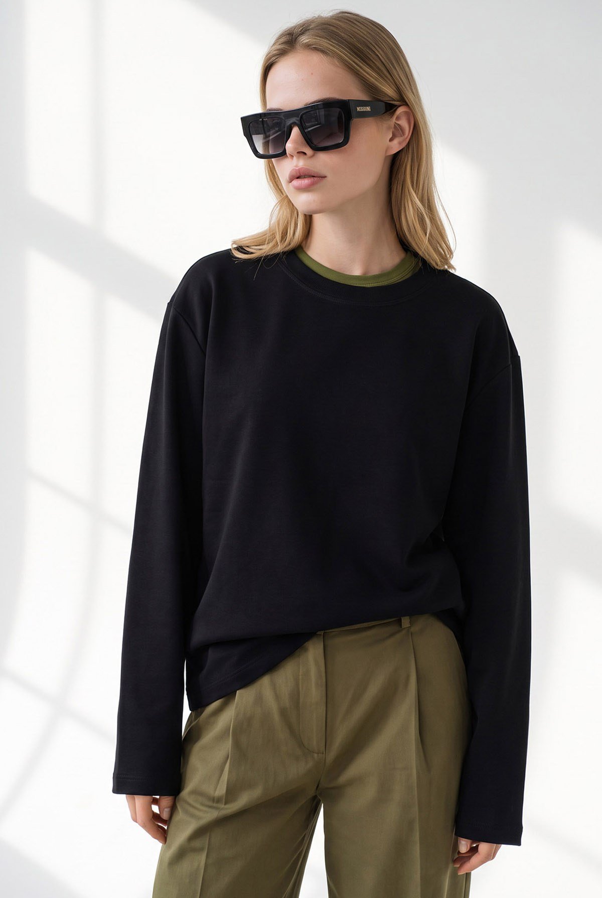 Bisiklet Yaka Modal Tuşeli Dökümlü Basic Sweatshirt Siyah