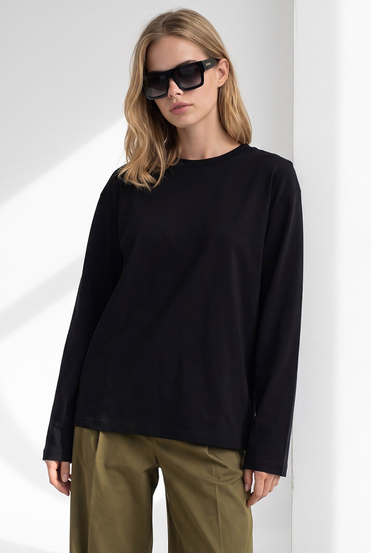 Bisiklet Yaka Modal Tuşeli Dökümlü Basic Sweatshirt Siyah