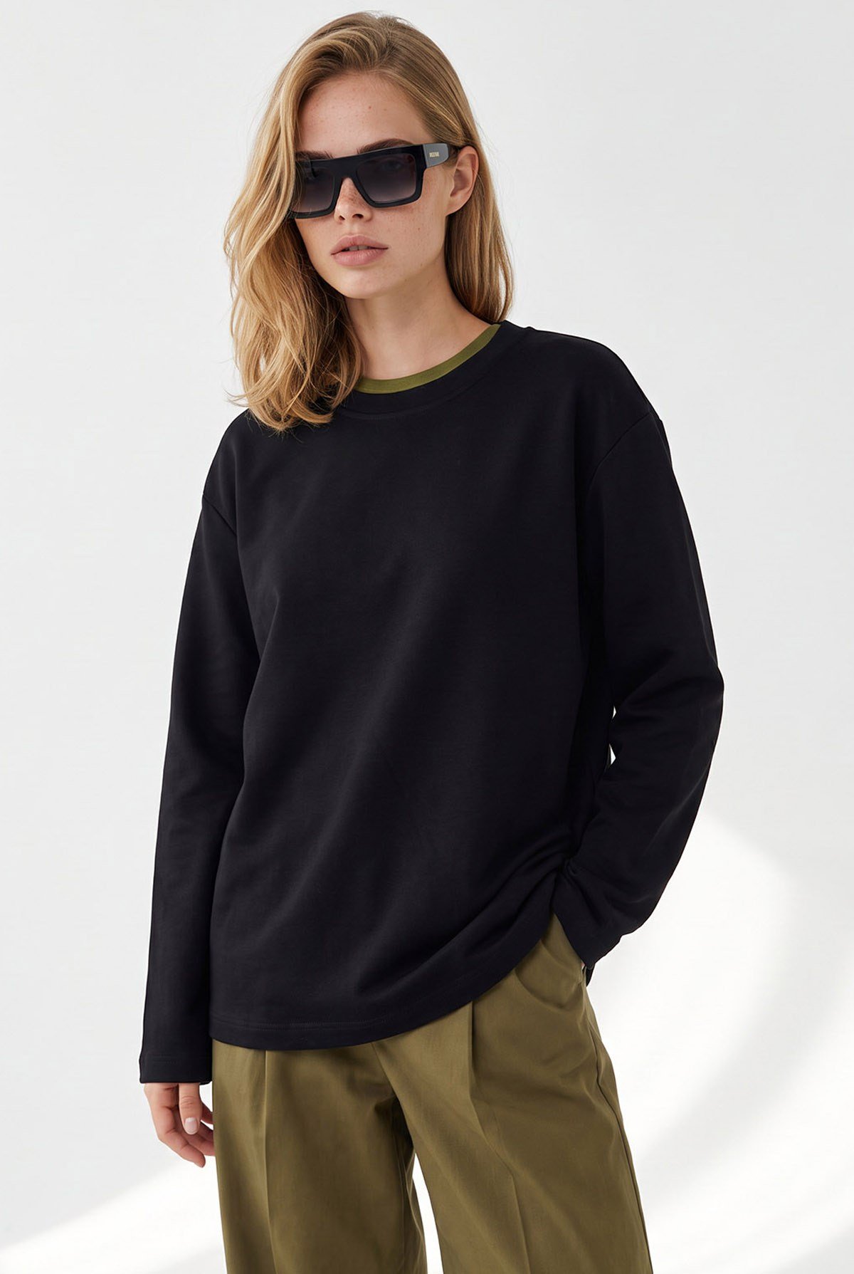 Bisiklet Yaka Modal Tuşeli Dökümlü Basic Sweatshirt Siyah
