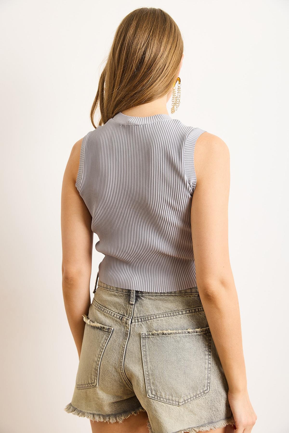 Bisiklet Yaka Pilise Crop Bluz Gri