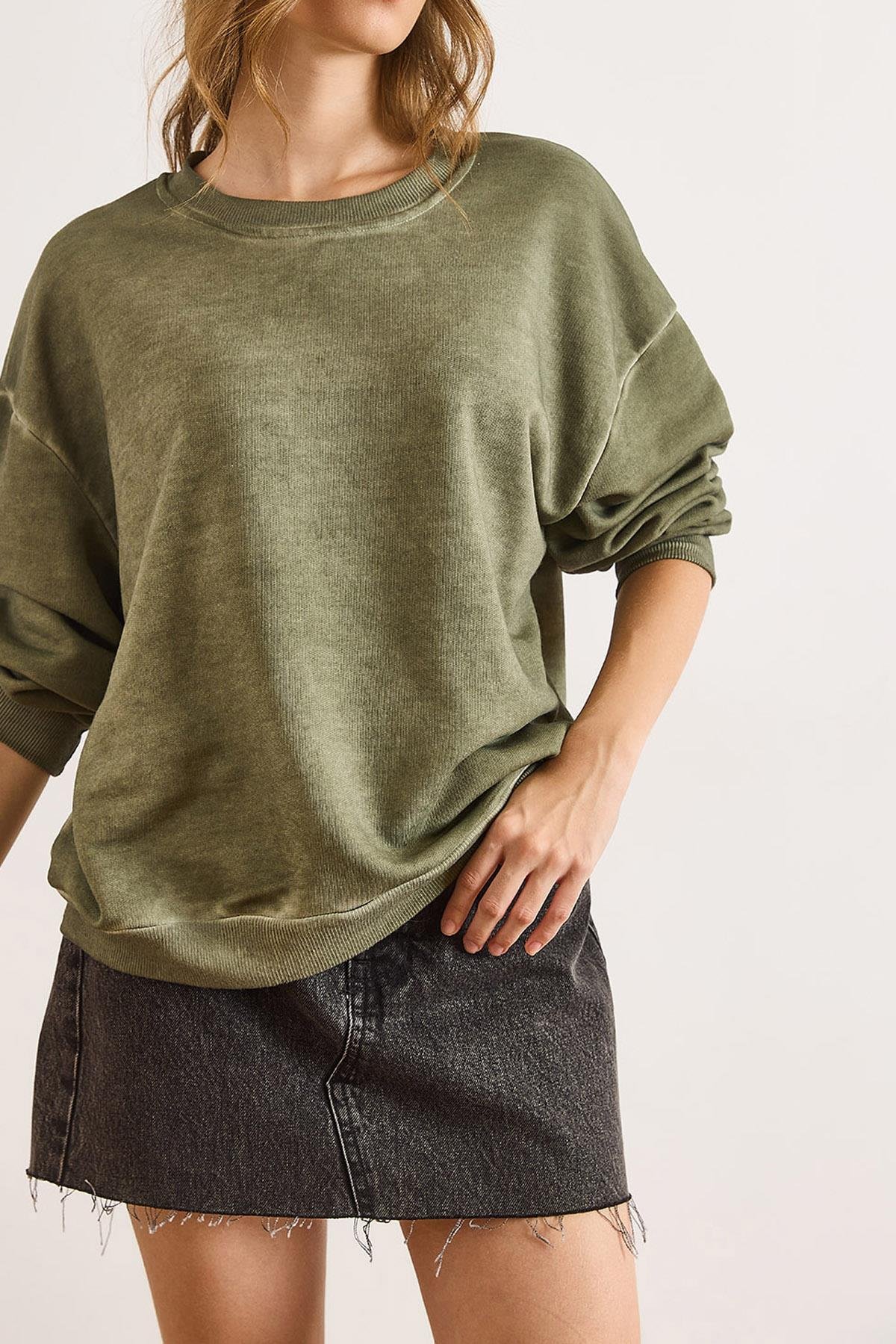 Bisiklet Yaka  Şardonsuz Yıkamalı Basic Sweatshirt Haki