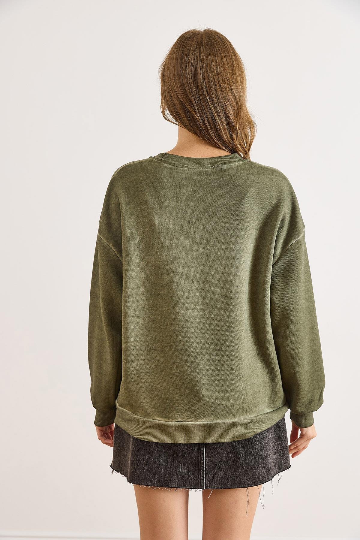 Bisiklet Yaka  Şardonsuz Yıkamalı Basic Sweatshirt Haki
