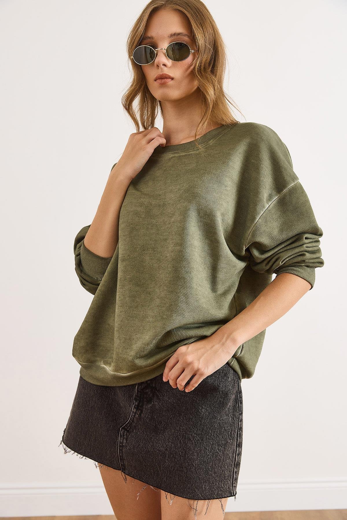 Bisiklet Yaka  Şardonsuz Yıkamalı Basic Sweatshirt Haki