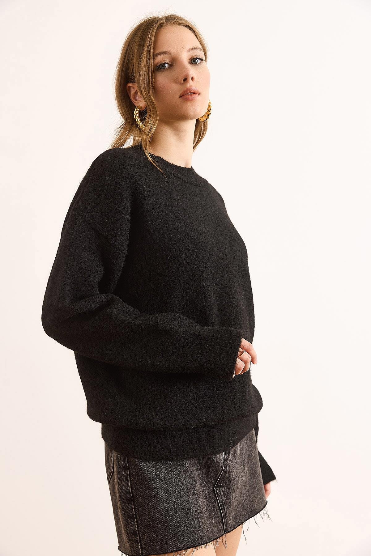 Bisiklet Yaka Yumuşak Dokulu Relaxed Fit Kazak Siyah