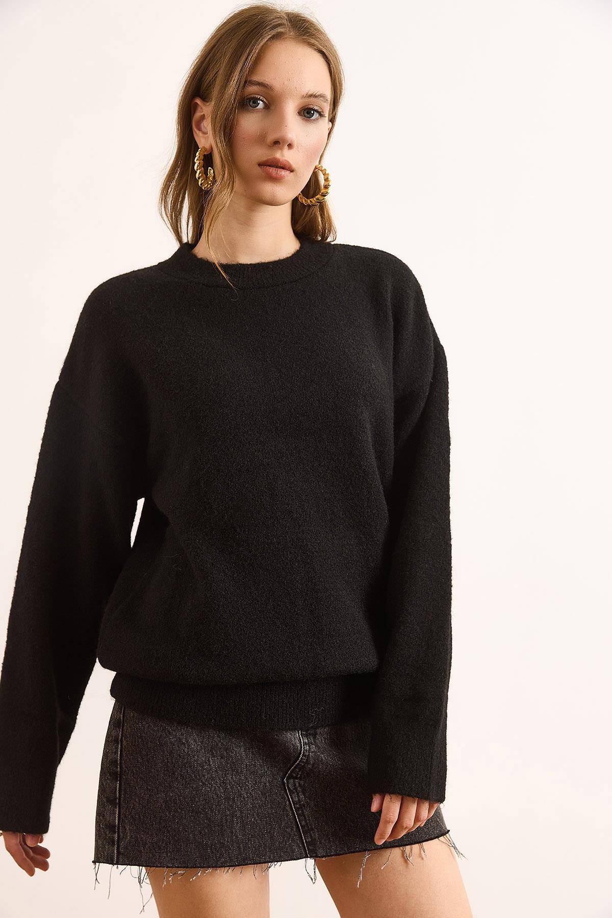 Bisiklet Yaka Yumuşak Dokulu Relaxed Fit Kazak Siyah