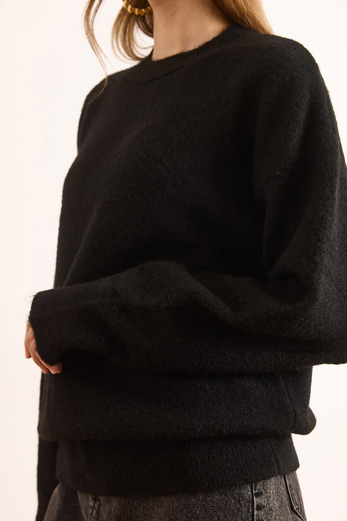 Bisiklet Yaka Yumuşak Dokulu Relaxed Fit Kazak Siyah