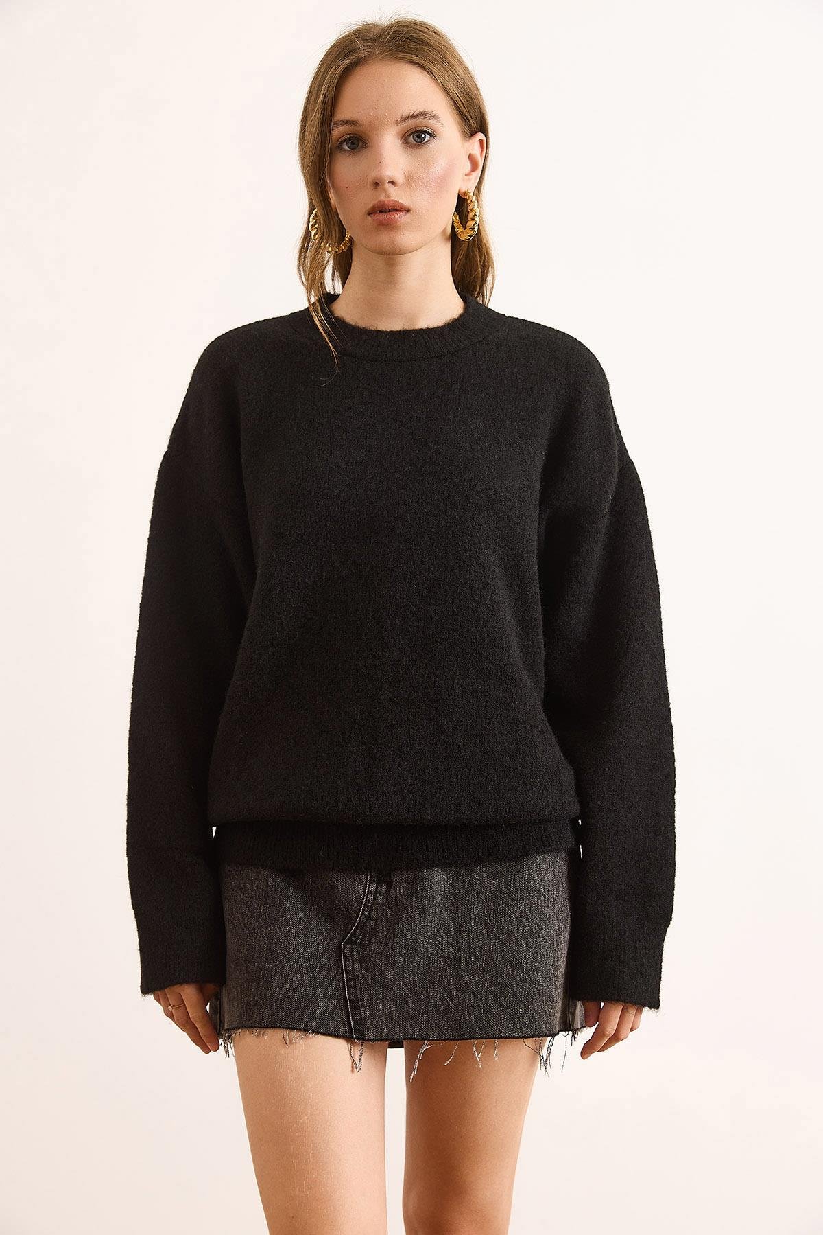 Bisiklet Yaka Yumuşak Dokulu Relaxed Fit Kazak Siyah