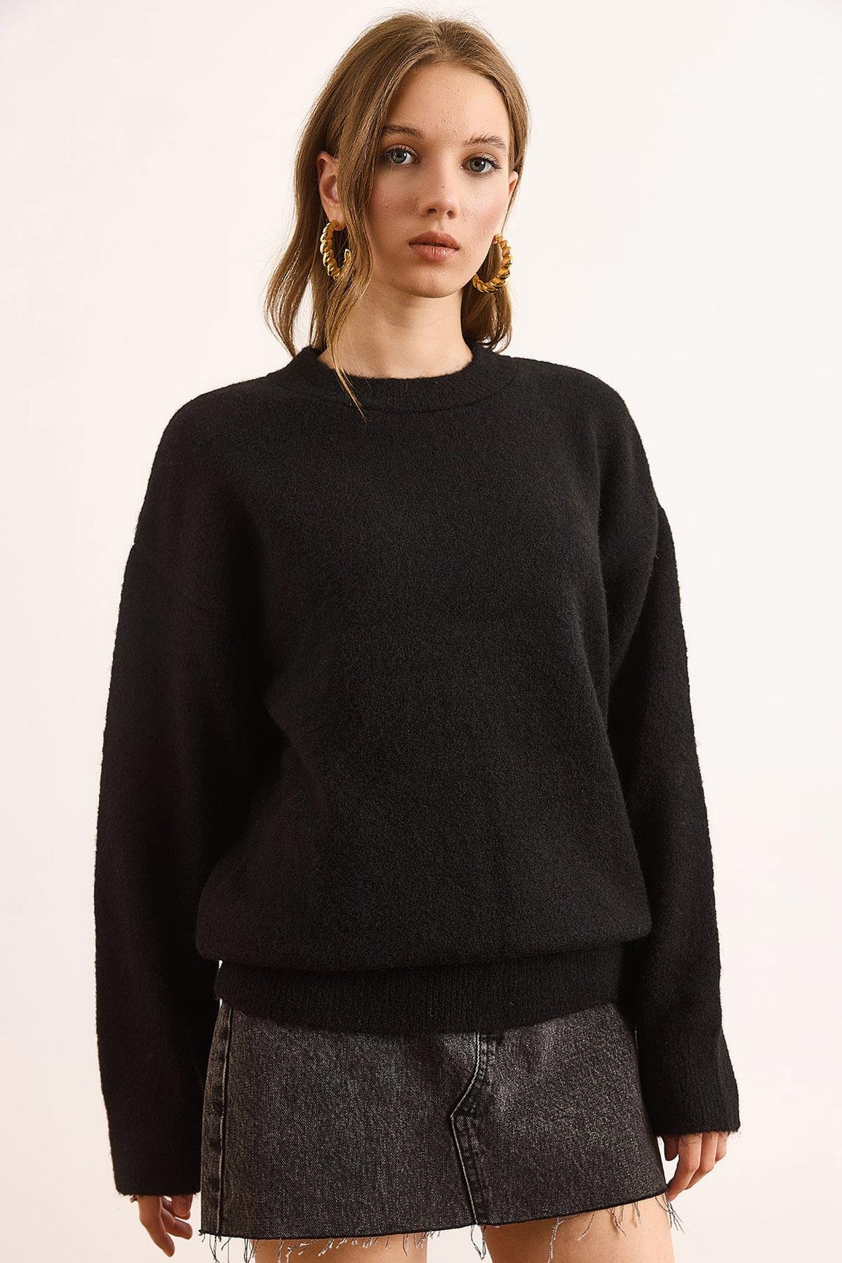 Bisiklet Yaka Yumuşak Dokulu Relaxed Fit Kazak Siyah