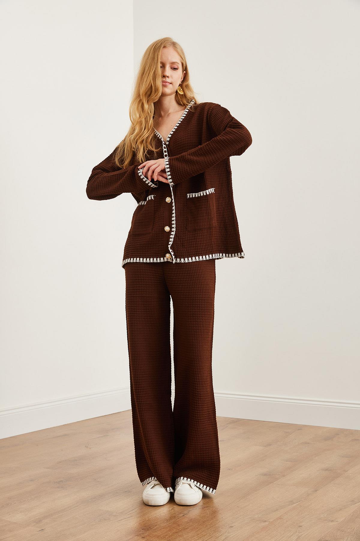 Biye Detaylı Üst Hırka Alt Pantolon Triko Takım Acı Kahve