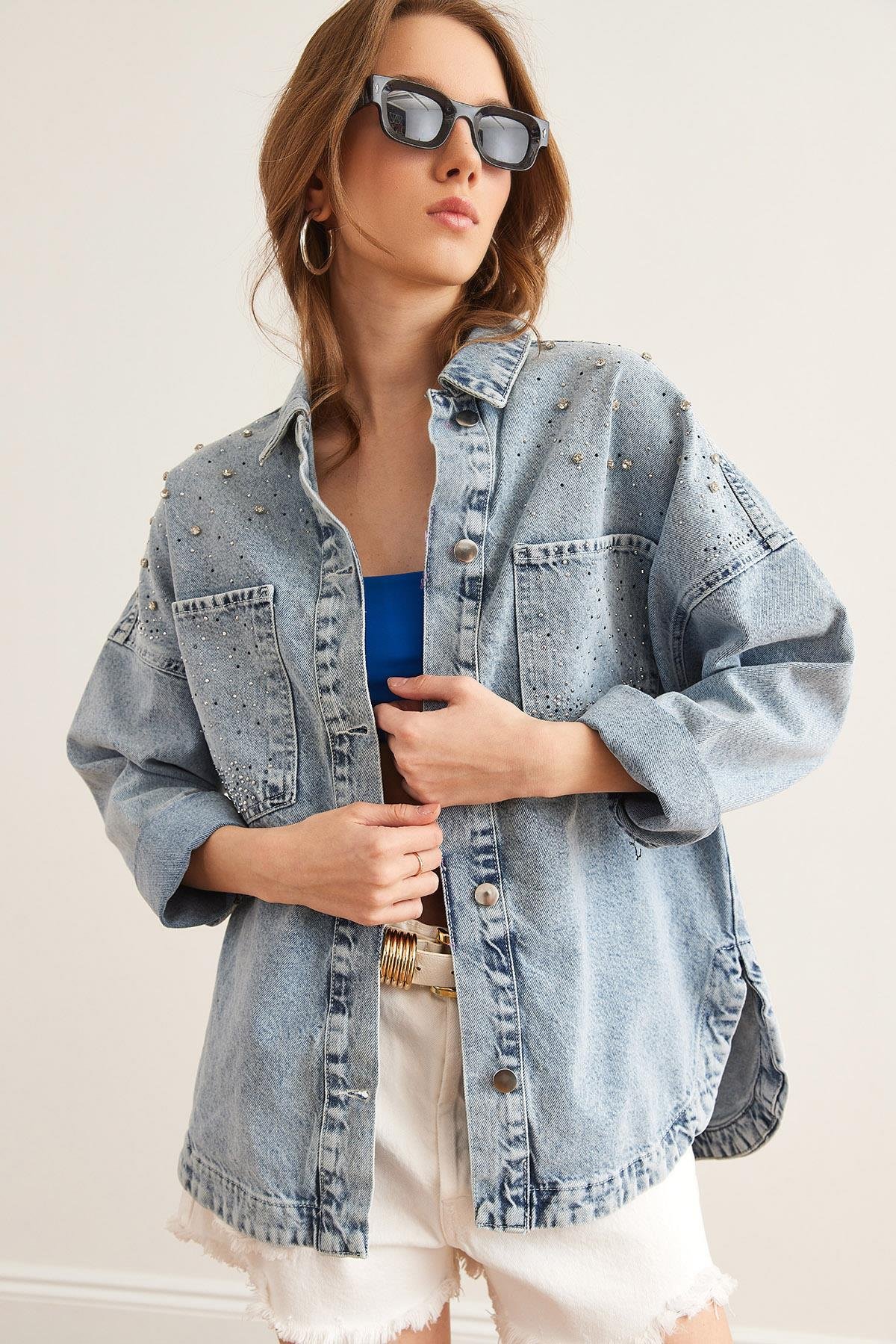 Boncuk ve Taş Detaylı Oversize Denim Ceket Mavi