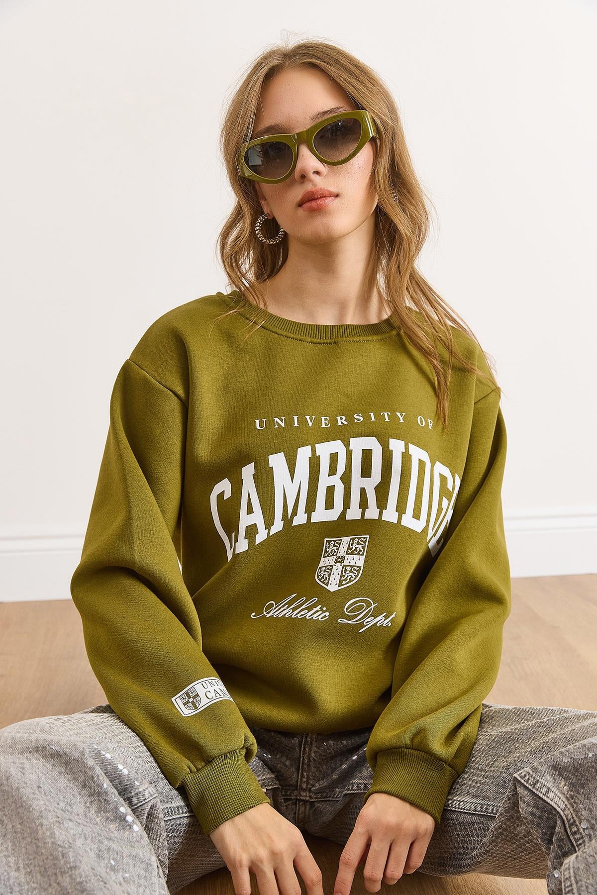 Cambridge Baskılı Şardonlu Kalın Sweatshirt Yağ Yeşili