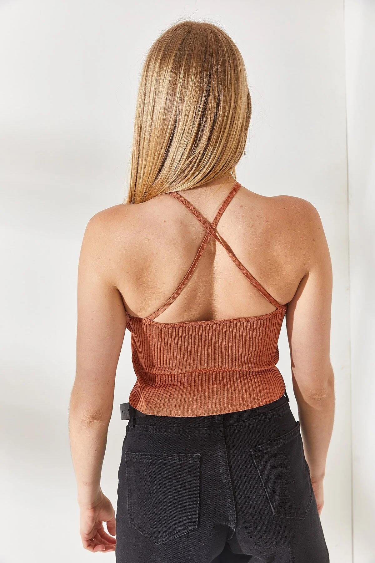 Çapraz Askılı Taş Detaylı Crop Triko Bluz Soğan Kabuğu