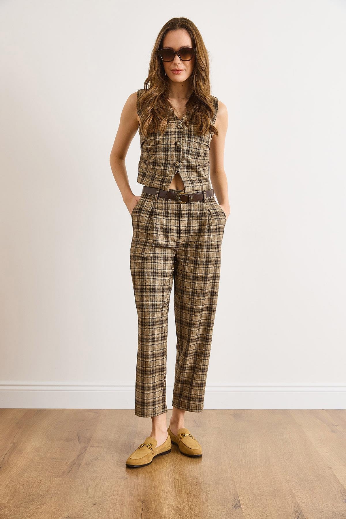 Cepli Kemerli Ekose Pantolon Camel