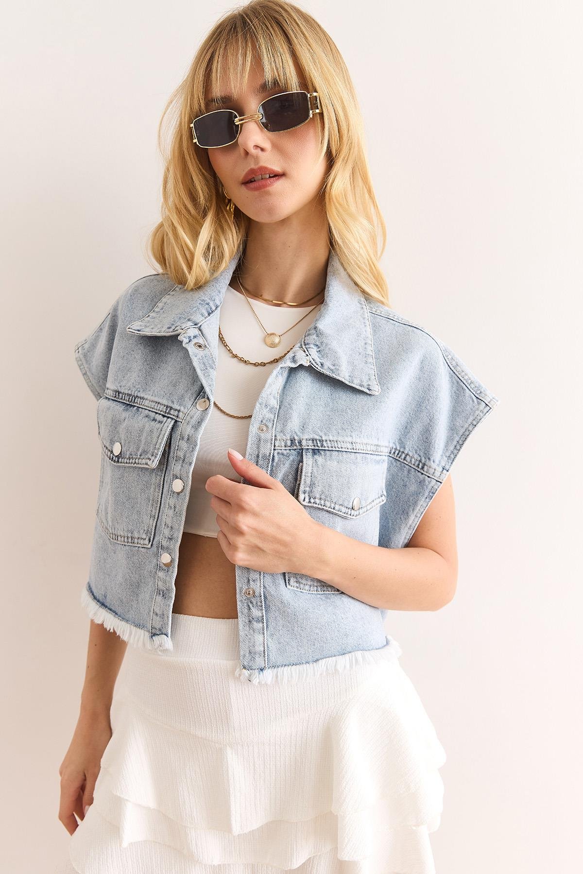 Cepli Püskül Detaylı Yarasa Crop Denim Yelek Mavi
