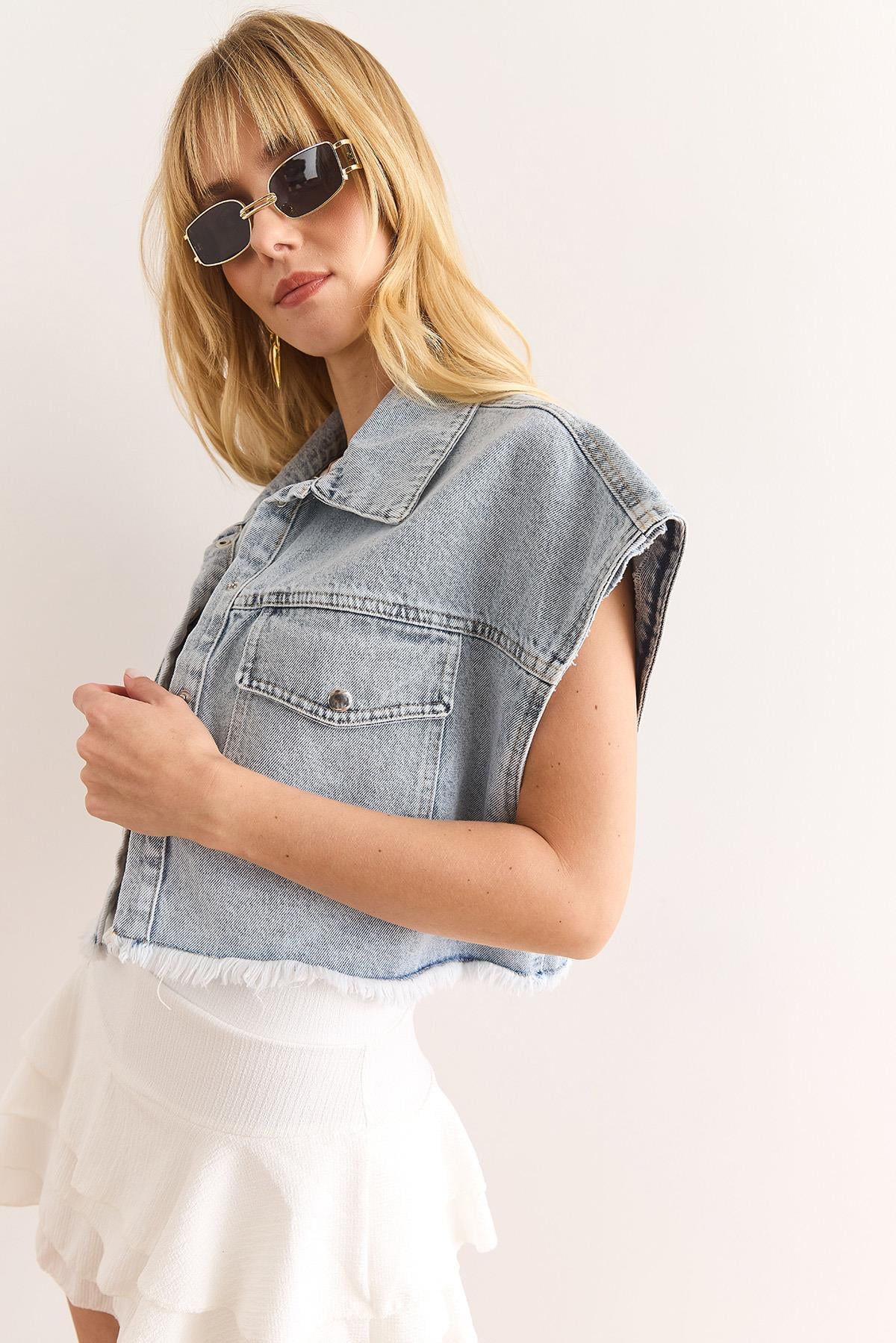Cepli Püskül Detaylı Yarasa Crop Denim Yelek Mavi