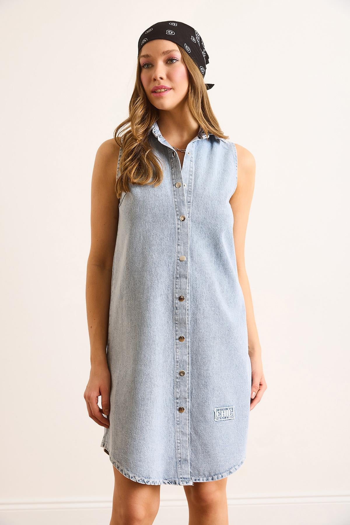 Chic Nakışlı Mini Denim Gömlek Elbise Açık Mavi