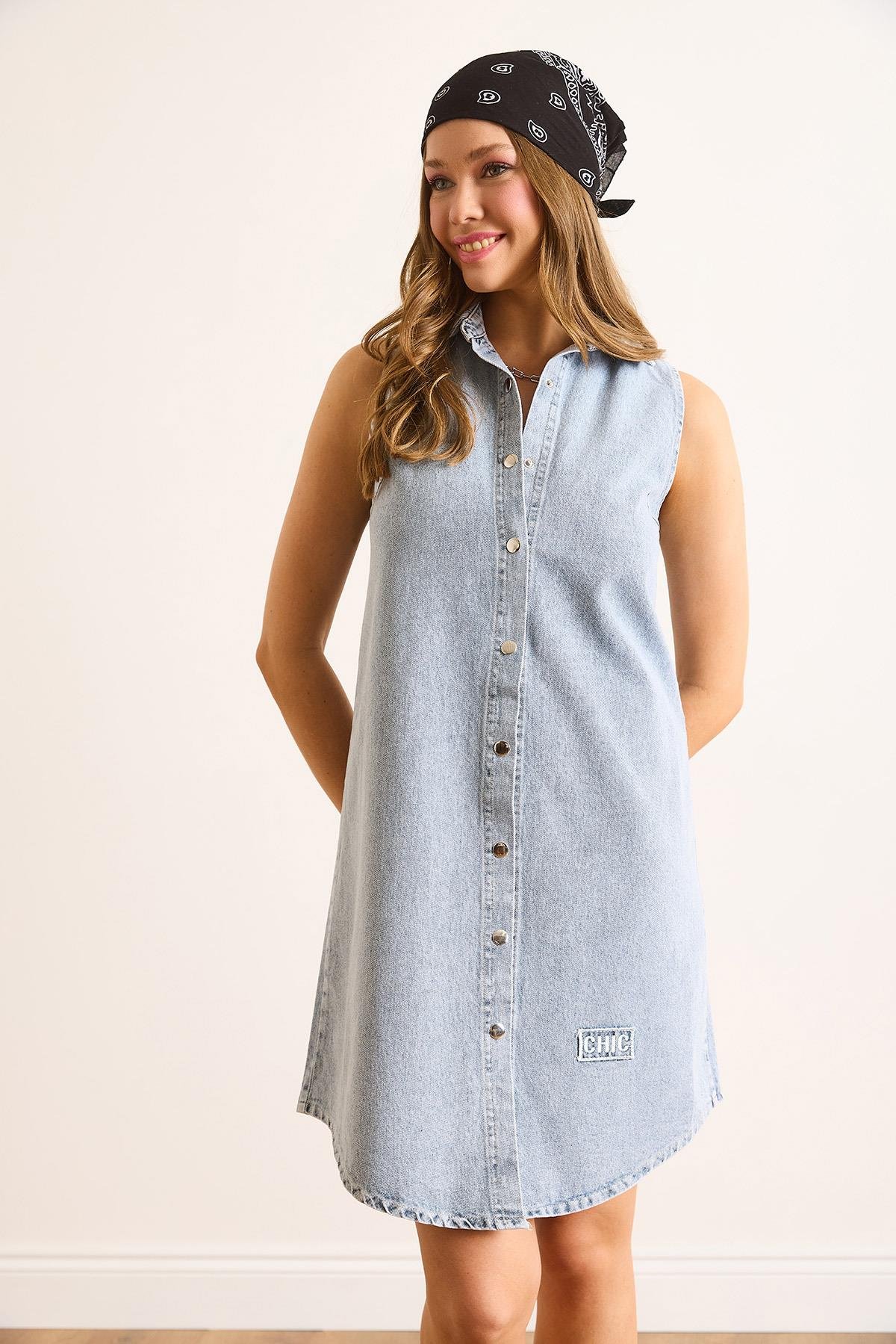 Chic Nakışlı Mini Denim Gömlek Elbise Açık Mavi