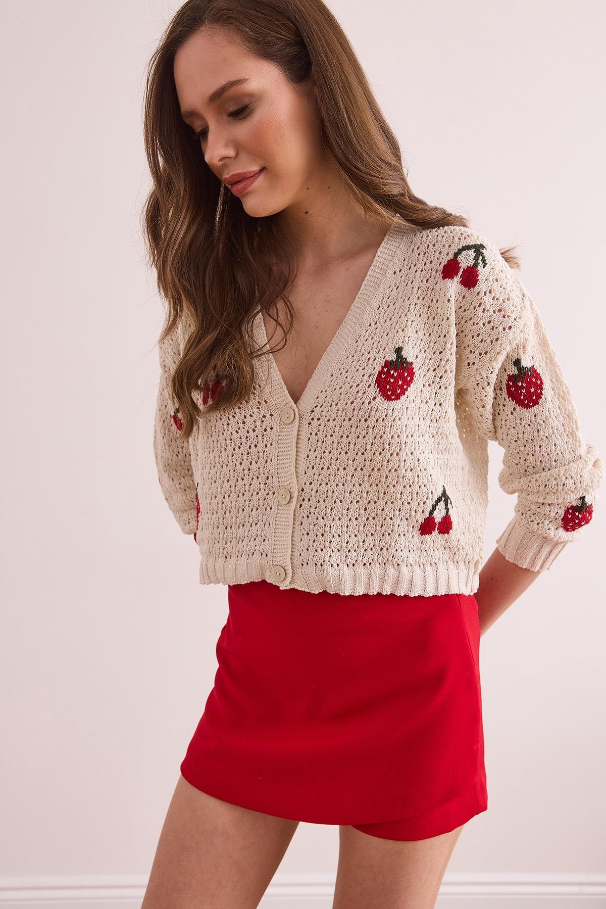 Çilek Kiraz Motifli Ajurlu Crop Hırka Ekru