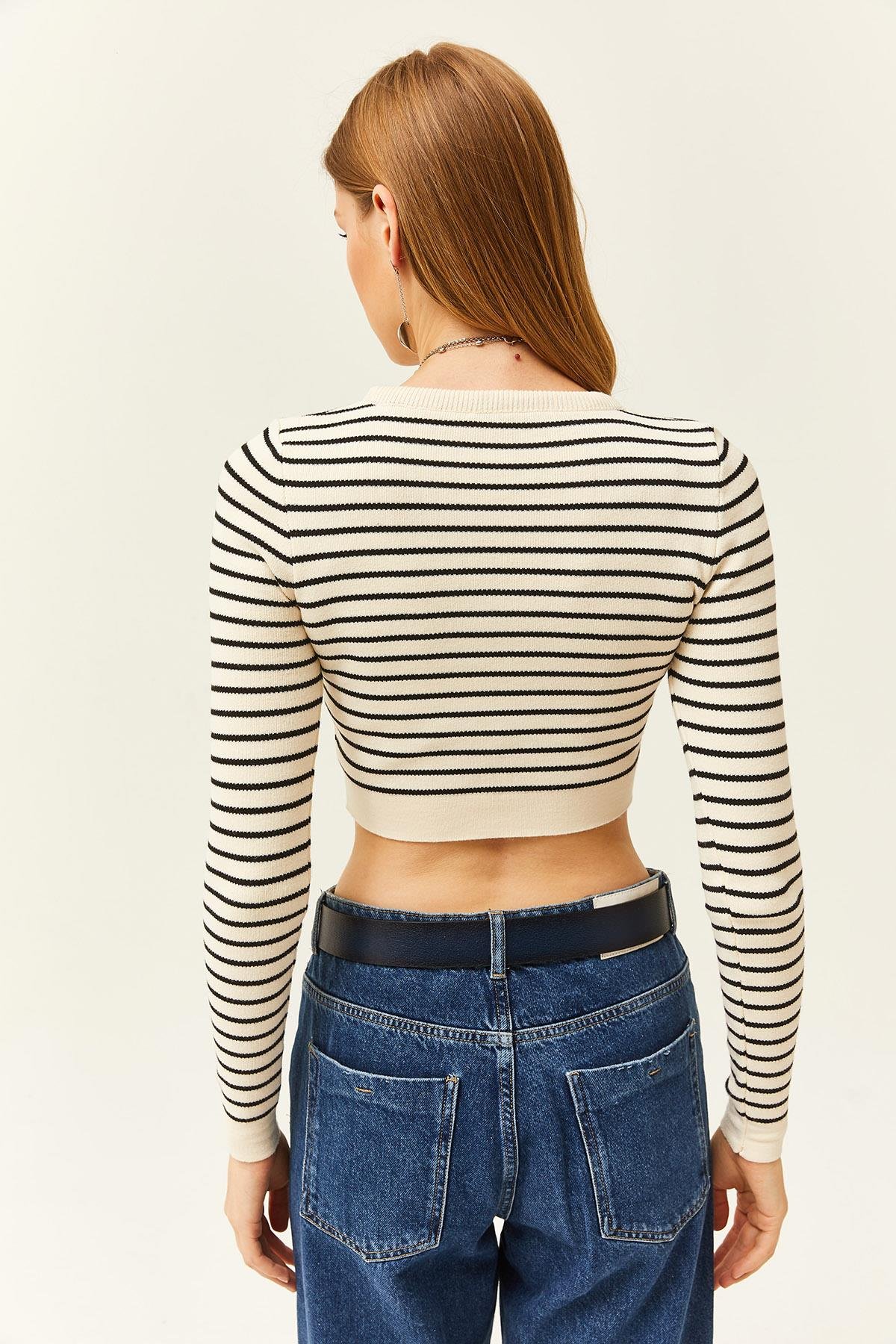 Çizgili Çok Yumuşak Dokulu Kalın Crop Triko Bluz Ekru