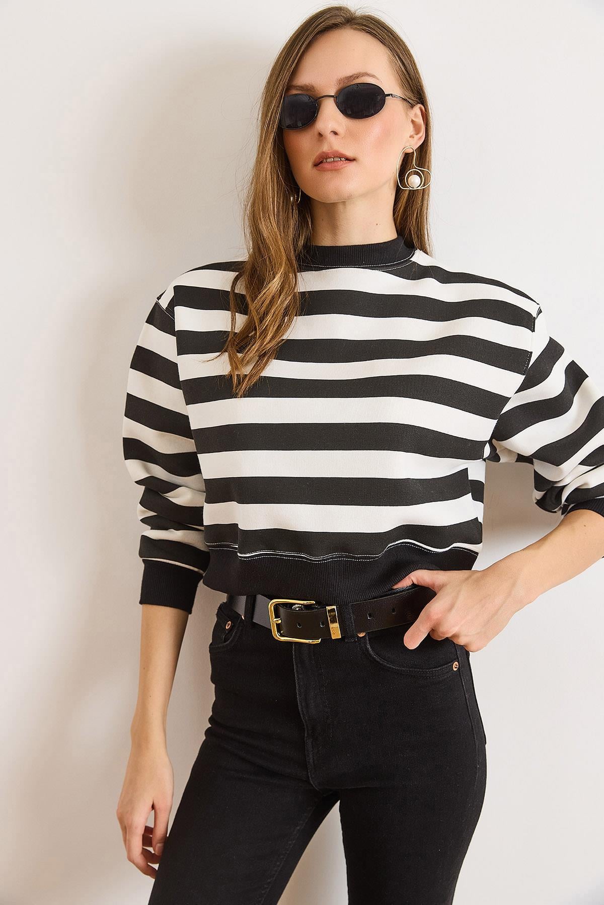 Çizgili Şardonlu Crop Sweatshirt Siyah Beyaz