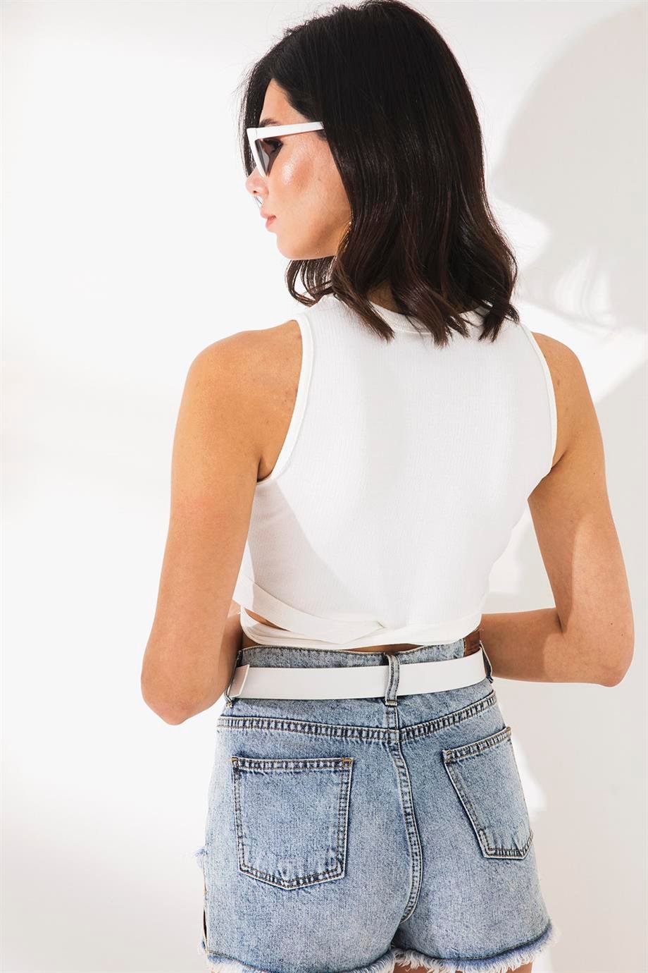 Cut Out Detaylı Crop Bluz Beyaz