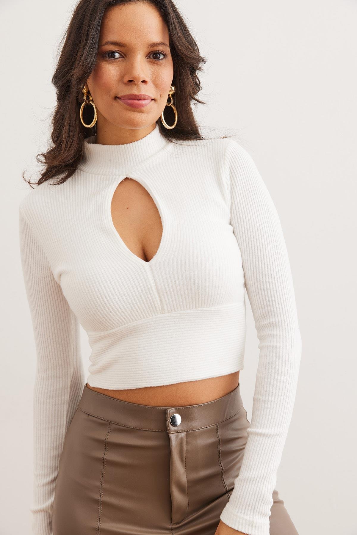Damla Detaylı Yumuşak Dokulu Crop Bluz Beyaz